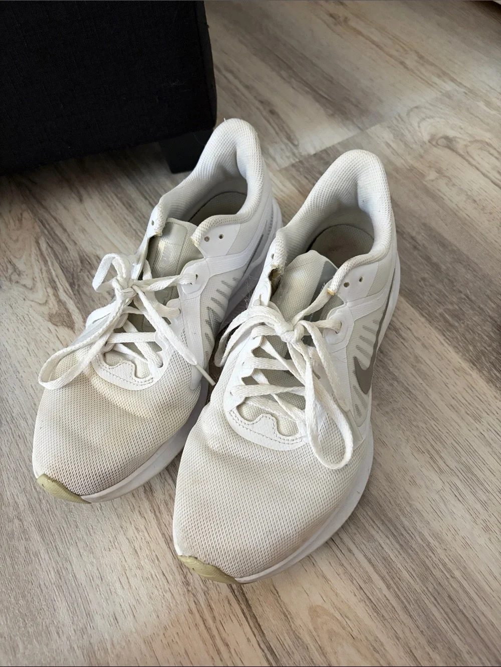 Nike Women's White and Light Gray Athletic Running Shoes